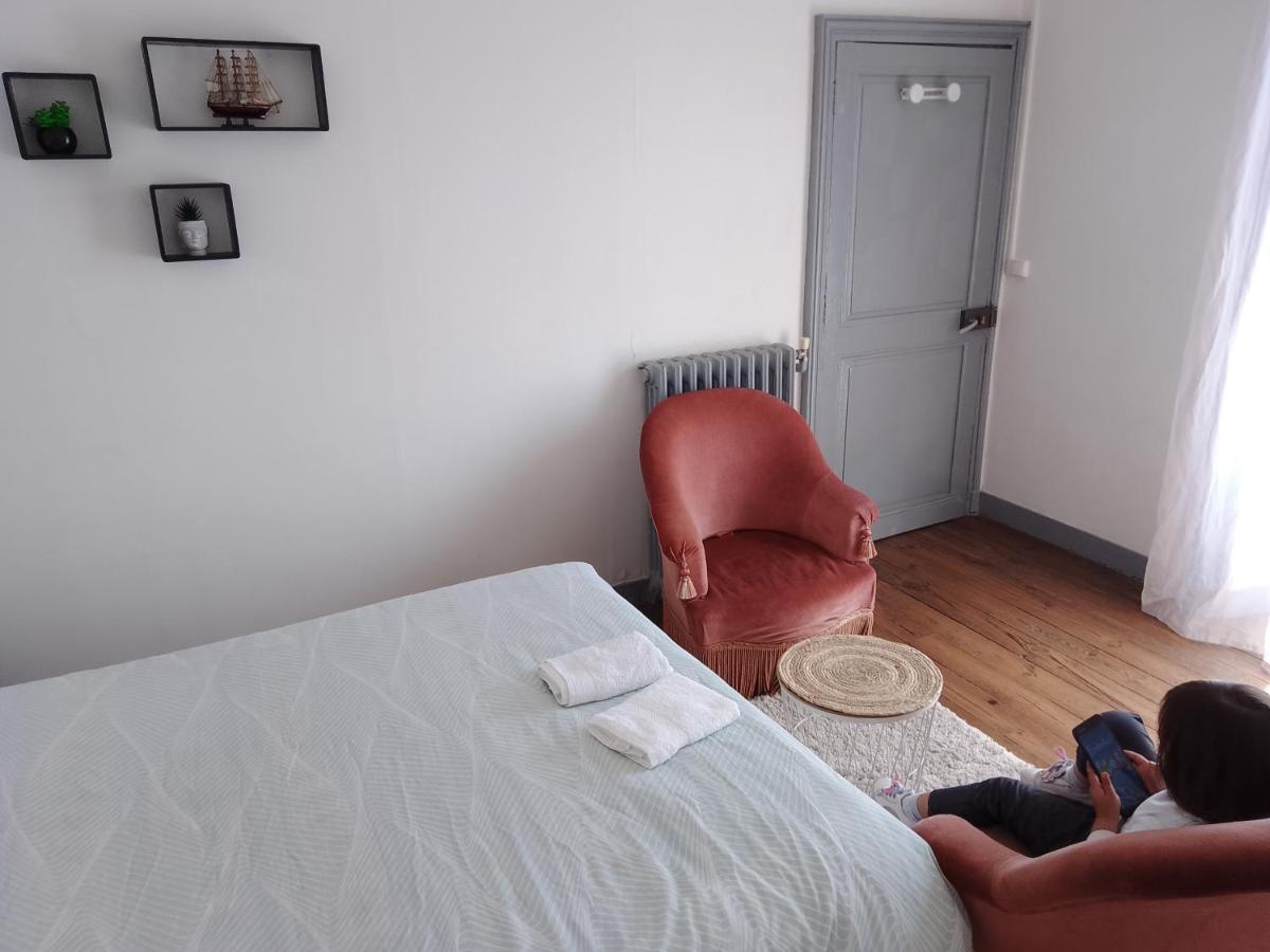 La Chaloupe 4 Bed & Breakfast Thiers Eksteriør bilde